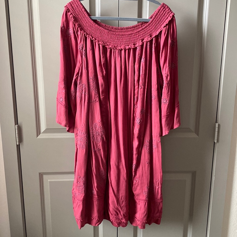 Cute boho dress can be worn on or off the shoulder!